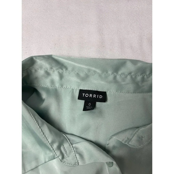 Torrid Blouse Size 0X Satin Button‎ Down Long Sleeve Easter Top Pastel Green - Picture 9 of 10
